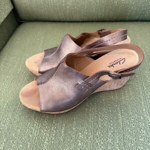 CLARKS Womens Cork Wedge Heel‎ Sandal Gold Leather Open Toe Slingback Shoe Sz 9M